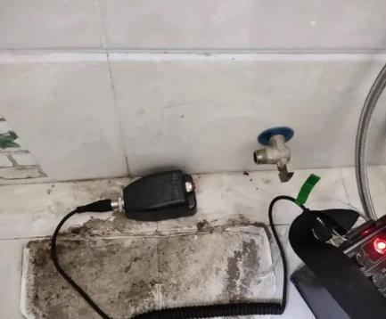 晋宁屋顶漏水维修公司分享下卫生间漏水的危害及解决方法